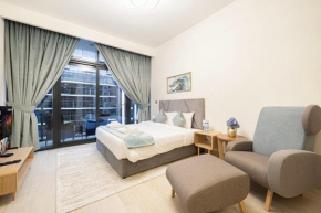 Elegant Studio with Terrace 7 min Burj Khalifa